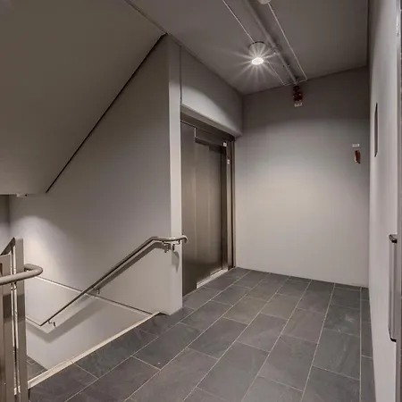 Spacious In Centre Apartment *