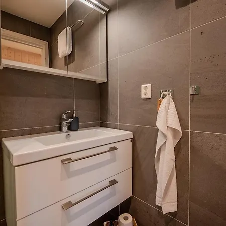 Spacious In Centre Apartment *